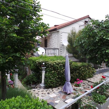 2 L Apartment Jablanac Bagian luar foto