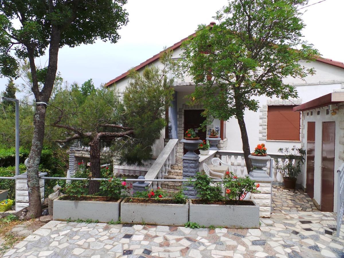 2 L Apartment Jablanac Bagian luar foto