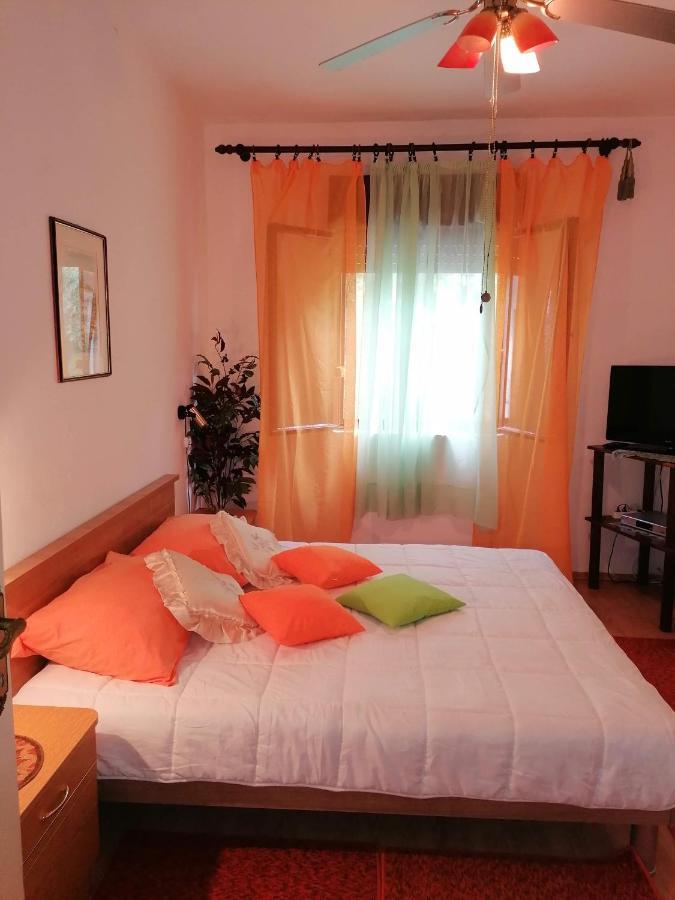 2 L Apartment Jablanac Bagian luar foto