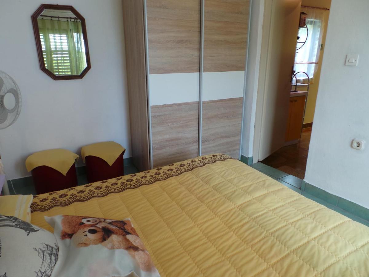2 L Apartment Jablanac Bagian luar foto