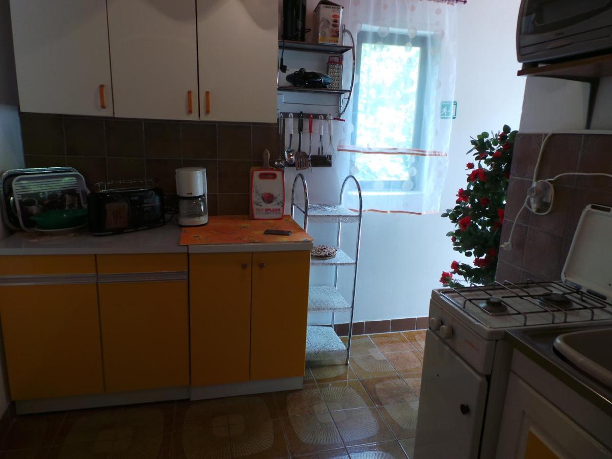 2 L Apartment Jablanac Bagian luar foto