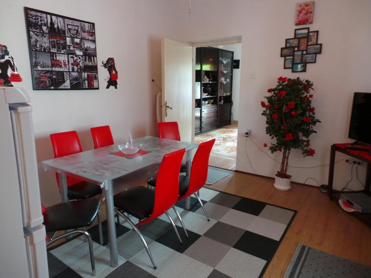 2 L Apartment Jablanac Bagian luar foto