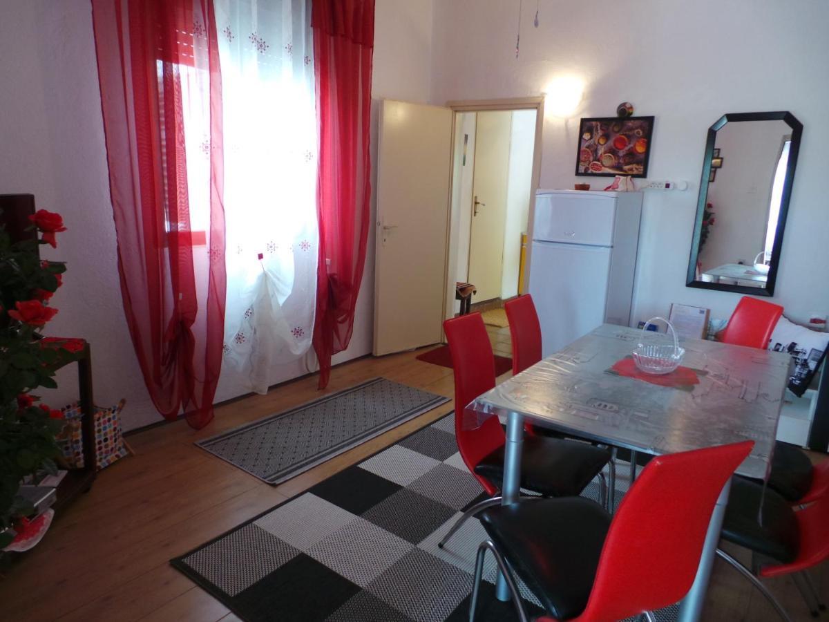 2 L Apartment Jablanac Bagian luar foto