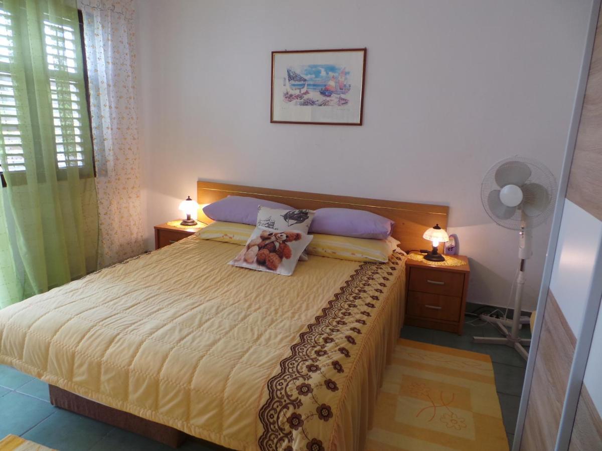 2 L Apartment Jablanac Bagian luar foto