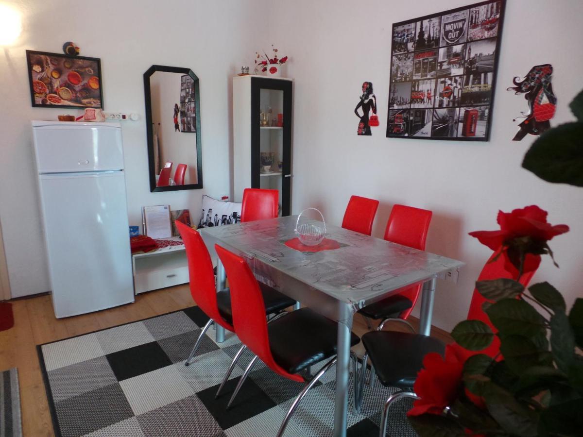 2 L Apartment Jablanac Bagian luar foto