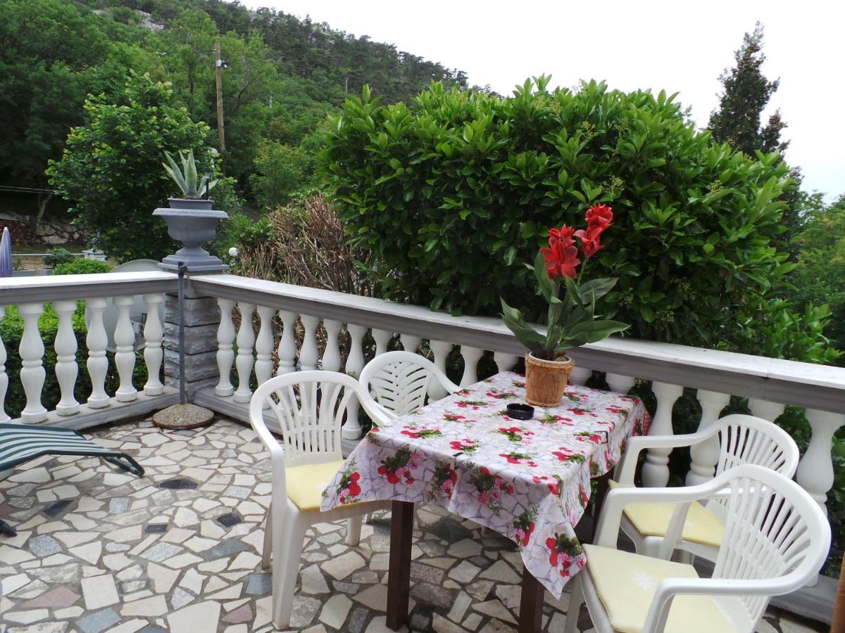 2 L Apartment Jablanac Bagian luar foto